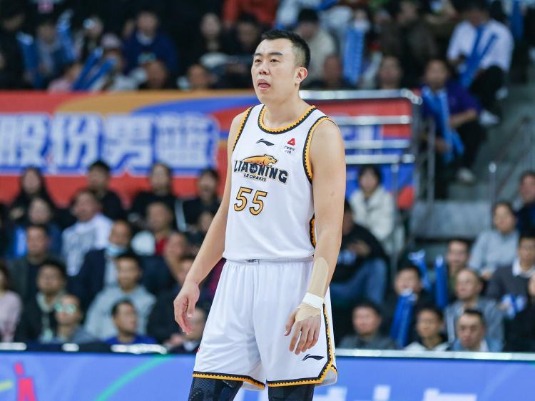 上季季后赛出局后动情落泪 韩德君：该陪陪家庭&amp;amp;孩子&amp;amp;老爸老妈了