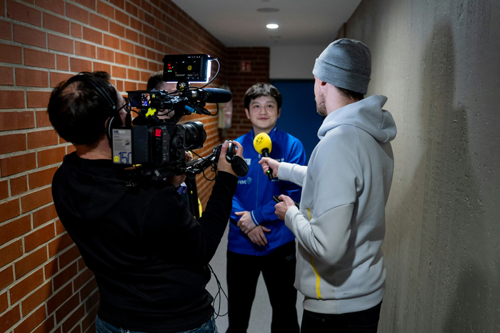 樊振东穿蓝球衣进多特蒙德更衣室创纪录|可爱_新浪体育_新浪新闻