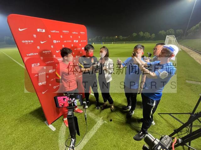 国足多哈首练全员到位 两大伤员单练恢复李磊回归